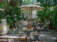 คาเฟ่ในสวนกลางเมืองกรุง