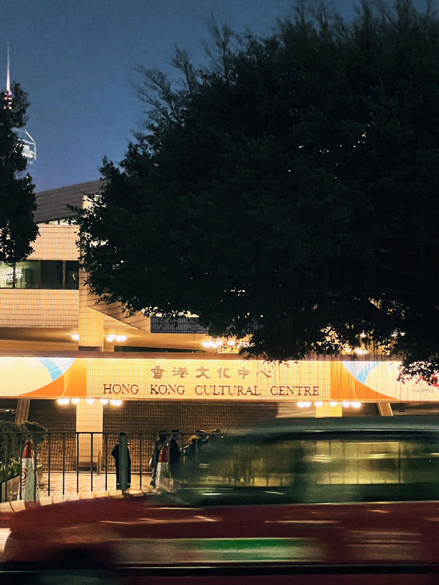Hong Kong Cultural Centre - จุดนัดพบของศิลปะ  🎭✨