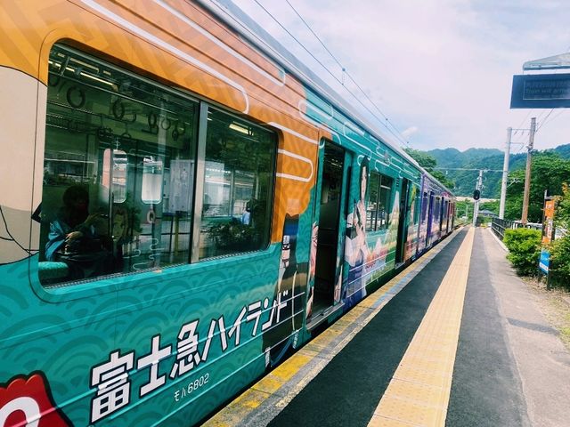 【山梨×禾生駅】ナルトラッピング電車に遭遇！