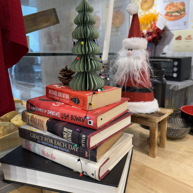 A Bear-y Merry Christmas at Yellow Bear Café