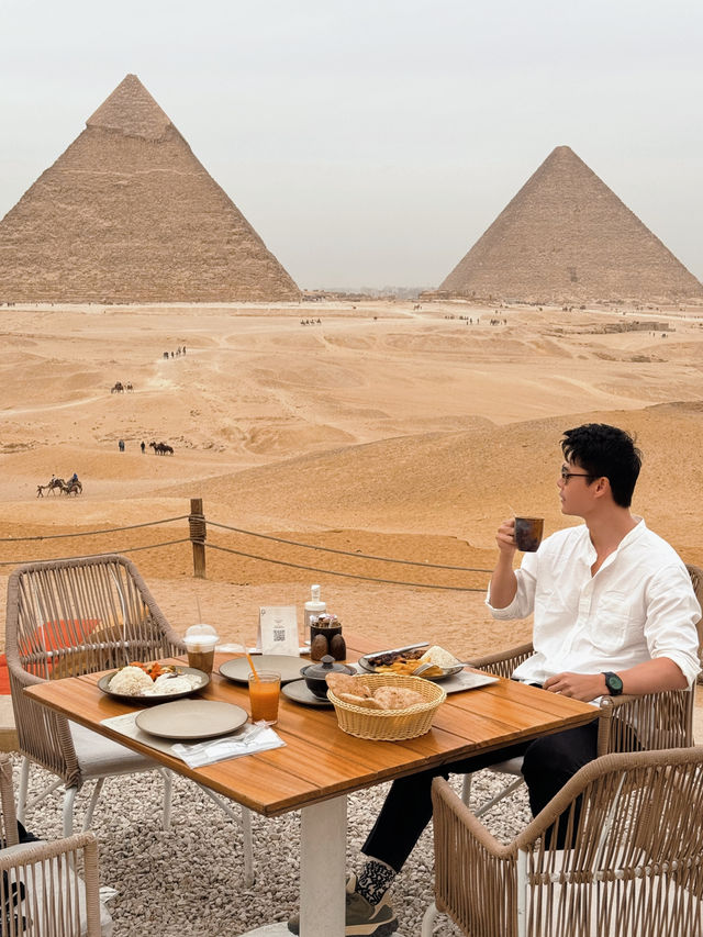 9 Pyramids Lounge 