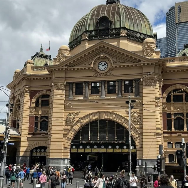 Timeless Elegance and Urban Charm: Flinders Street, St Paul Cathedral and Hosier Ln