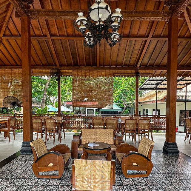 PAWOM AYOE DINE & BREW