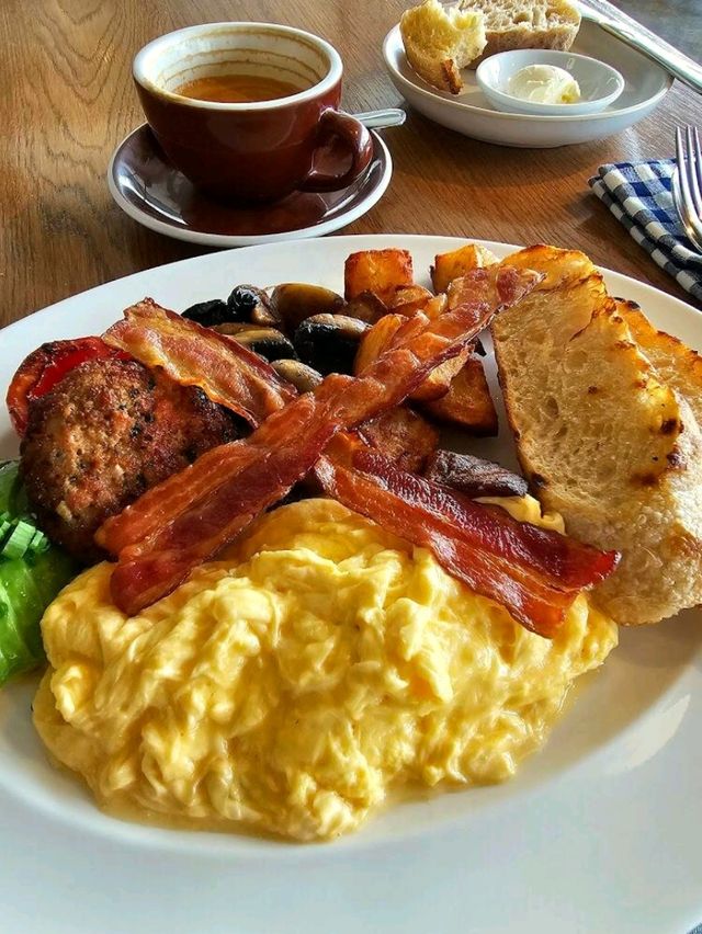 Roast Coffee & Eatery