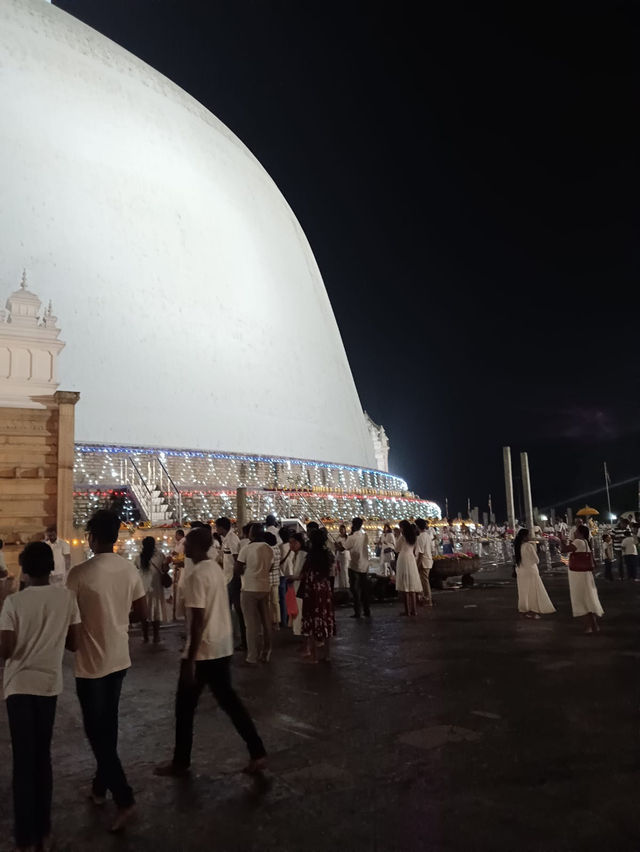 Ruwanwelisaya: The Timeless Beacon of Sri Lanka’s Buddhist Heritage 