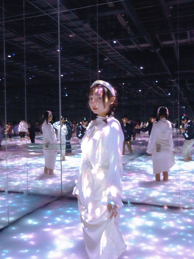 體驗「人與展區」無界線》豐洲teamlab!