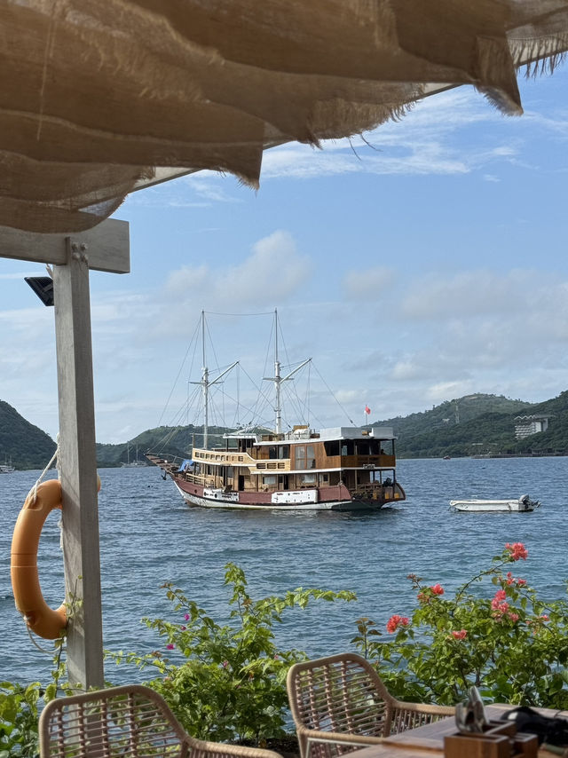 RELAXING RESTAURANT IN LABUAN BAJO 🇮🇩