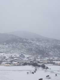 心中的日月：香格里拉納帕海草原的雪後