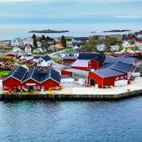 Majestic Lofoten: Hamnøy’s Charm and Reinebringen’s Splendor