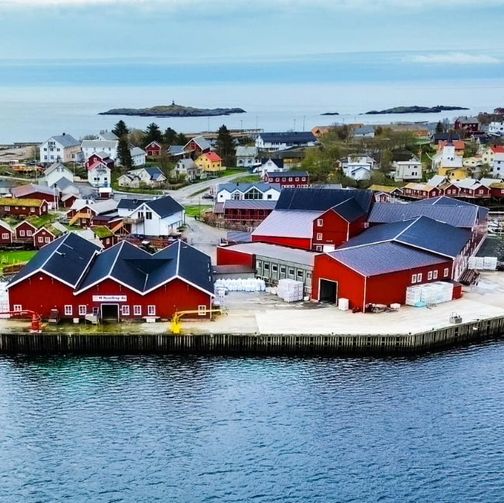 Majestic Lofoten: Hamnøy’s Charm and Reinebringen’s Splendor