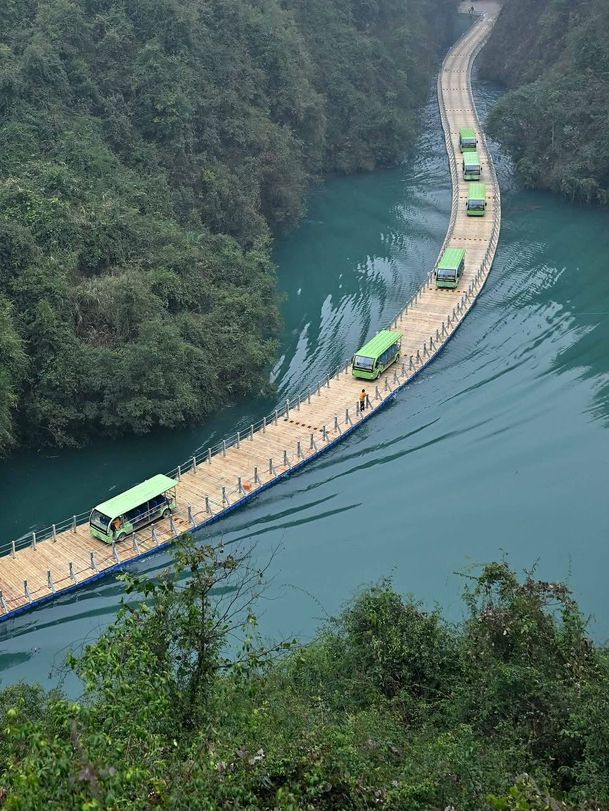 Discover Floatinh Road in Enshi Hubei