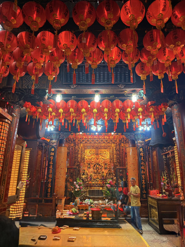 台北｜五路財神及虎爺超靈驗的松山霞海城隍廟 