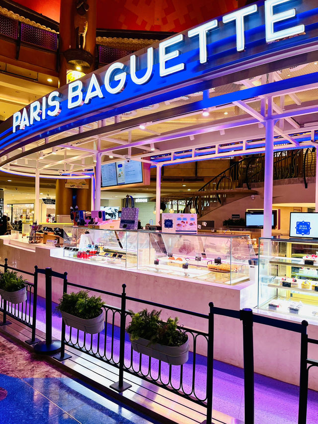 “Paris Baguette Sunway Pyramid: KL’s Chic Dessert Haven”