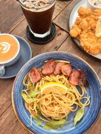 The Stolen Cup – A Vintage Café Gem on Jonker Street