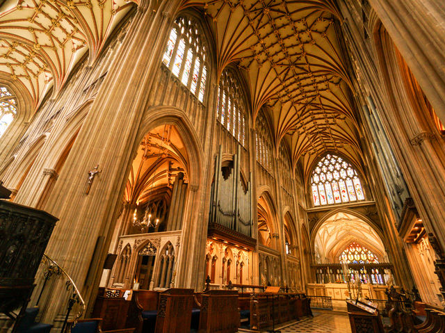 【英国ゴシックの傑作】St Mary Redcliffe Church（ブリストル）⛪🌤️