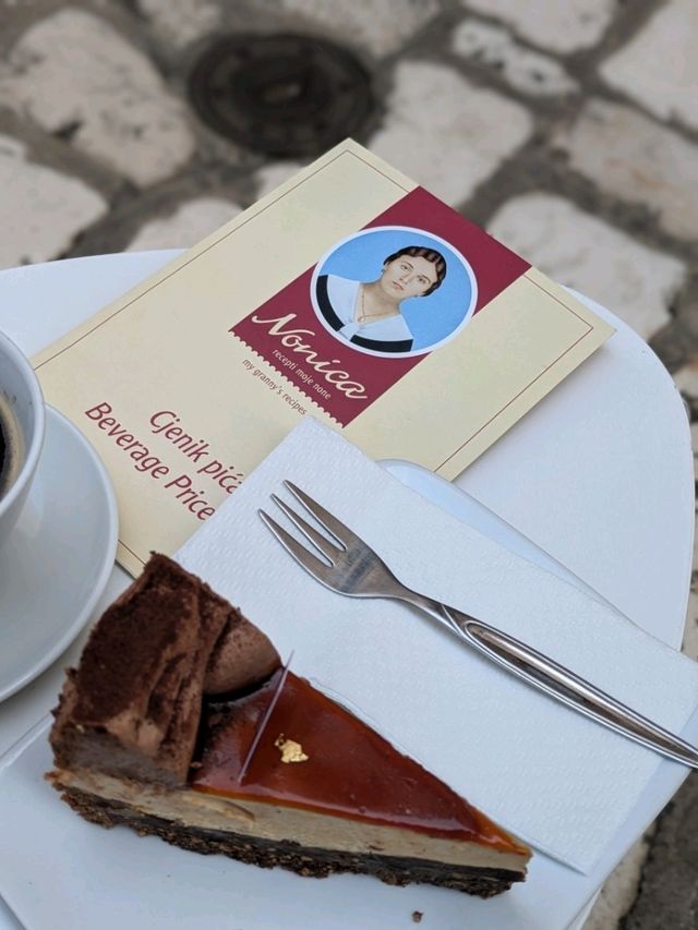 フヴァル島で出会った絶品スイーツ！Nonica Caffe Bar