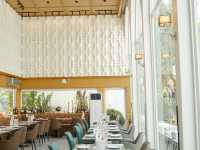 WhiteLine, the art of dining in white."