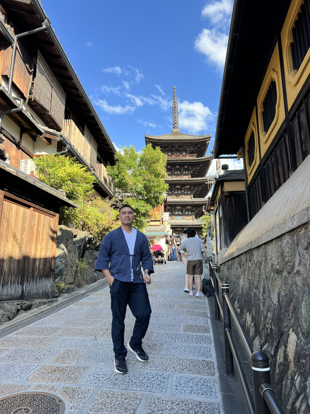 Step Back in Time on Ninenzaka Street – Kyoto’s Timeless Treasure