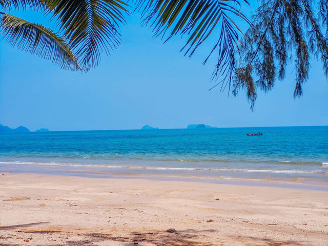 Soft white sands, calm waves