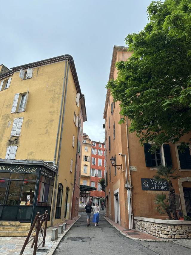 กราซ (Grasse) เมืองน้ำหอม