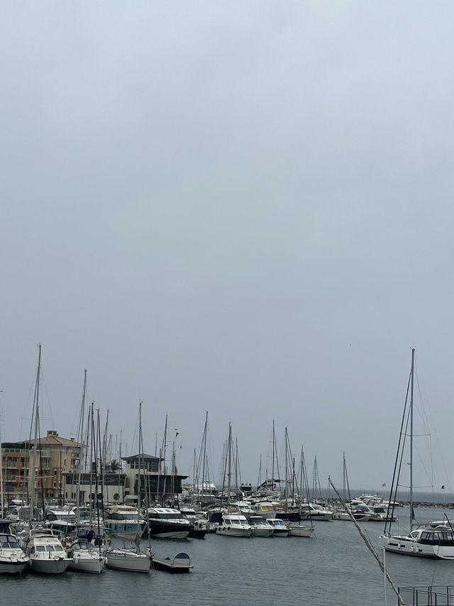 Fréjus เมืองชายฝั่งในฝรั่งเศส