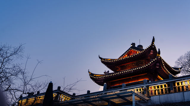 Unforgettable Moments at West Lake (Xi Hu) and Lingyin Temple