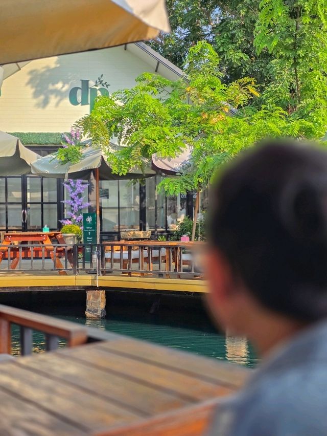 คาเฟ่สวนดอกไม้ฉะเชิงเทรา