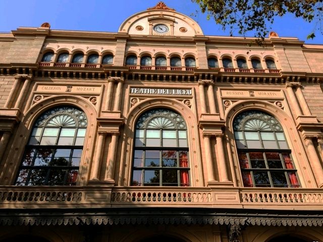 一座現代主義建築，是這座城市最具代表性的建築之一