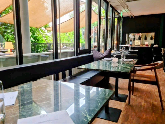 Restaurant Bay 隱藏在博恩美術館旁的綠色餐廳