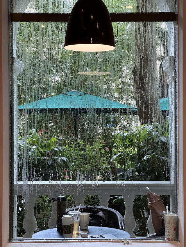 Colonial Charm Meets Modern Brew
