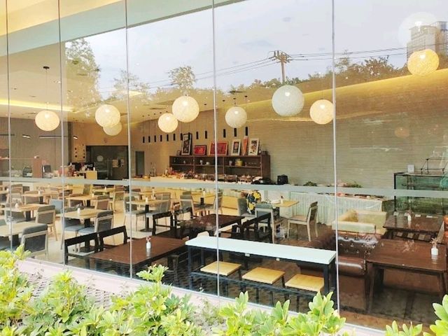 Somerset Harbourview Sriracha