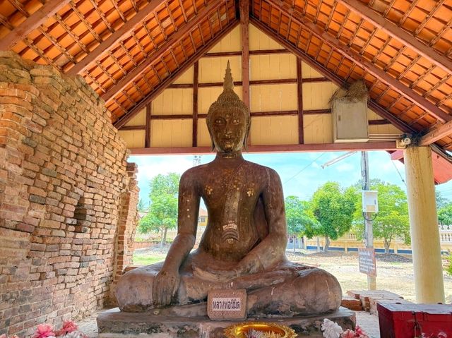 วัดมหาธาตุ สรรคบุรี สร้างขึ้นตั้งแต่สมัยทวารวดี