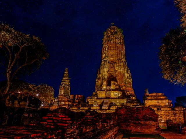 วัดสวยอยุธยา ยามค่ำคืน✨