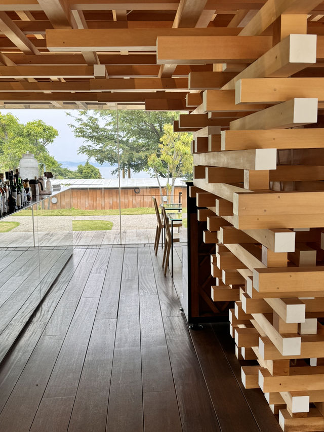 海と森に抱かれた絶景カフェ「COEDA HOUSE」で癒しのひとときを 
