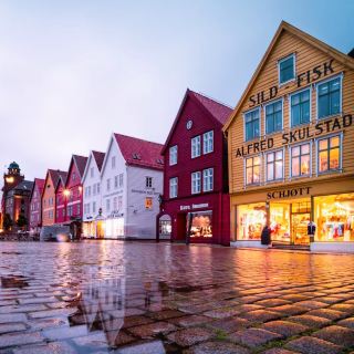 Bergen: The City with the UNESCO World Heritage Site Bryggen District