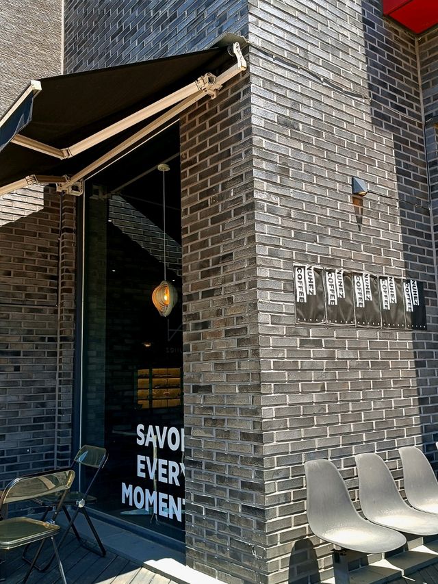 韓國水原黑白風咖啡店nuhez coffee
