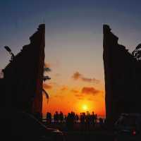 Kuta Beach: Where the Sky Says Goodnight in Gold✨💛