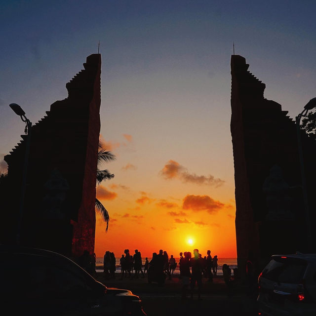 Kuta Beach: Where the Sky Says Goodnight in Gold✨💛