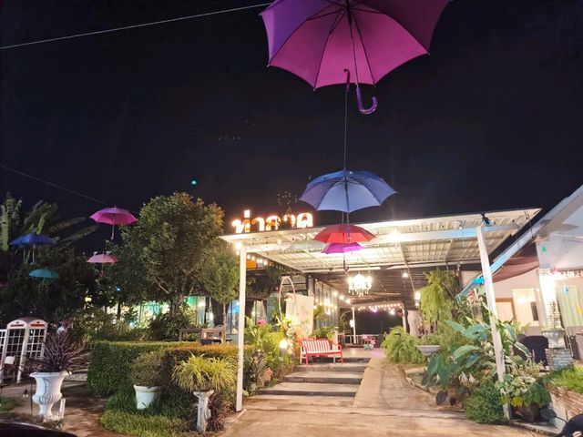 ร้านอาหารท่าลาด