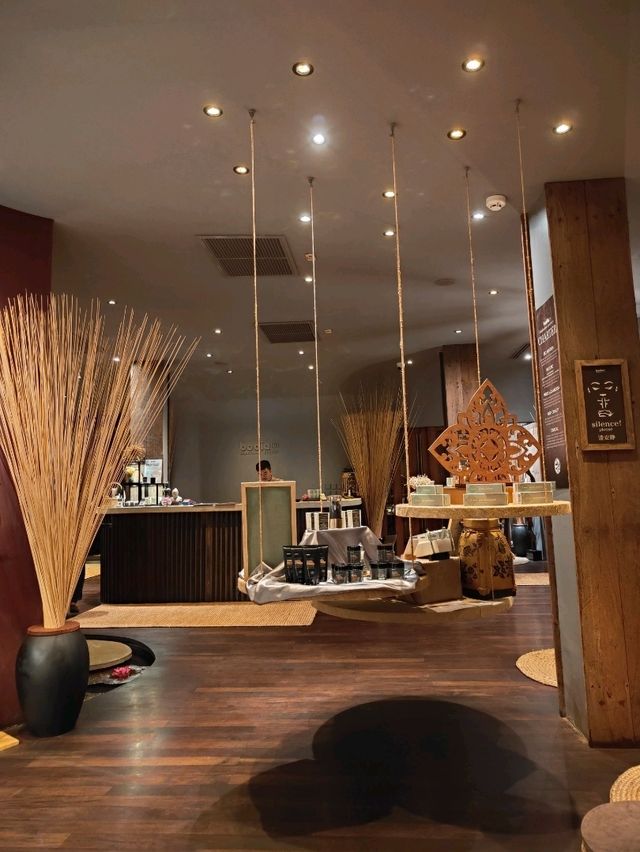 A Rejuvenating Khmer Massage at Bodia Spa  