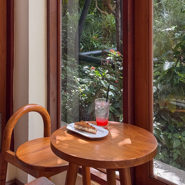 คาเฟ่บ้านไม้กลางสวนสุดชิล ย่าน #บางจาก 🏠🍃🌼