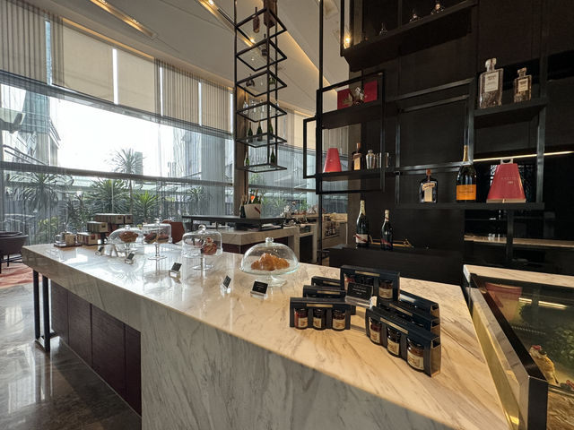 Le Bar at Sofitel: Where Class Meets Comfort