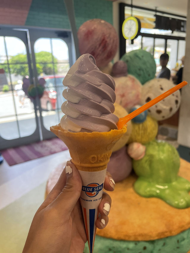 【宮古島　ポップで可愛い店内のアイス屋さん🍨】