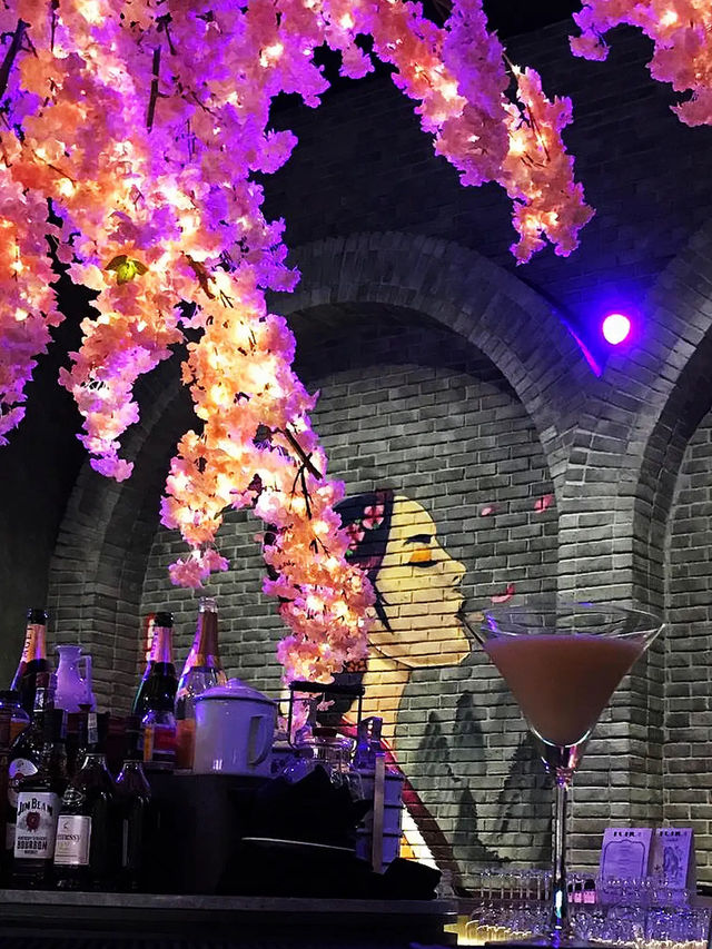Night Bites & Neon Lights: FUHU’s Supper Scene Unveiled