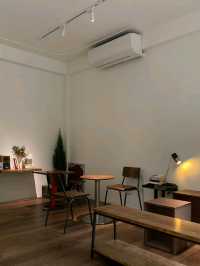 Low Battery Café
