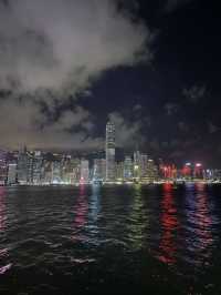🌃維多利亞港夜景這樣看才對！喝著奶茶坐觀景台，靜靜擁抱香港的夜✨🧋