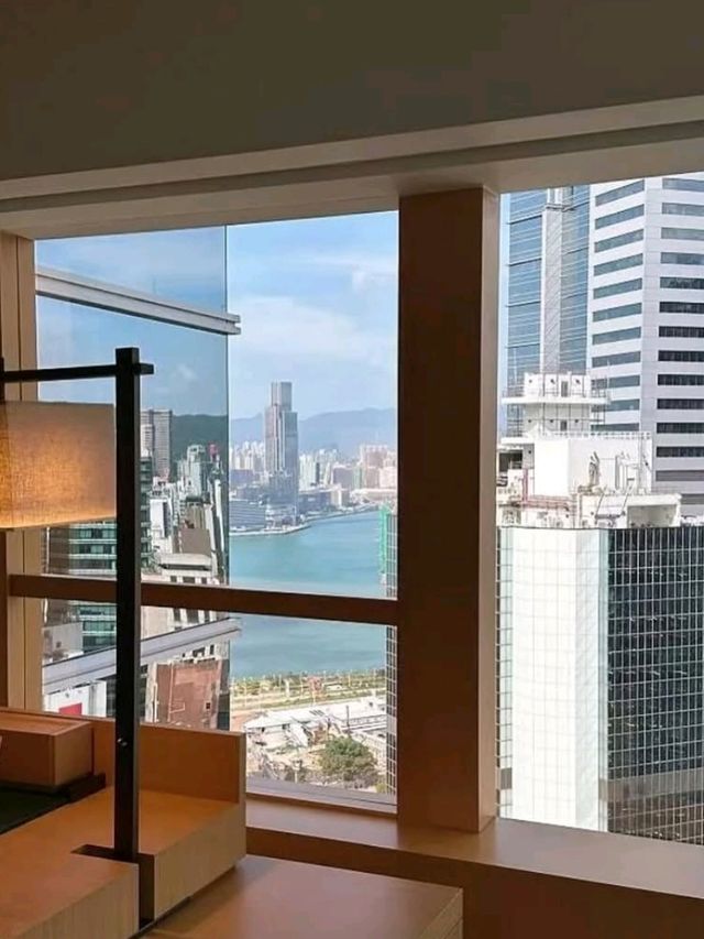 🏨 The Upper House, Hong Kong – Calm Luxury with Sky-High Views 🌆💎