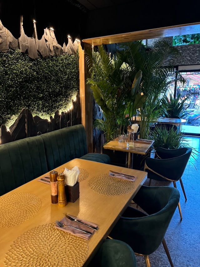 Grand Cafe: Taste the Island Elegance