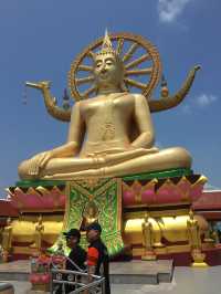 🌞 Koh Samui’s Big Buddha Temple — Peace, Planes & Coconut Breaks 🛕🥥✈️