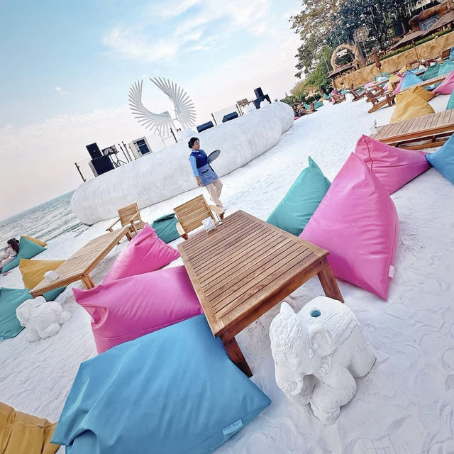 Blue Dragon – คาเฟ่ & บีชคลับสุดหรูริมทะเลพัทยา 